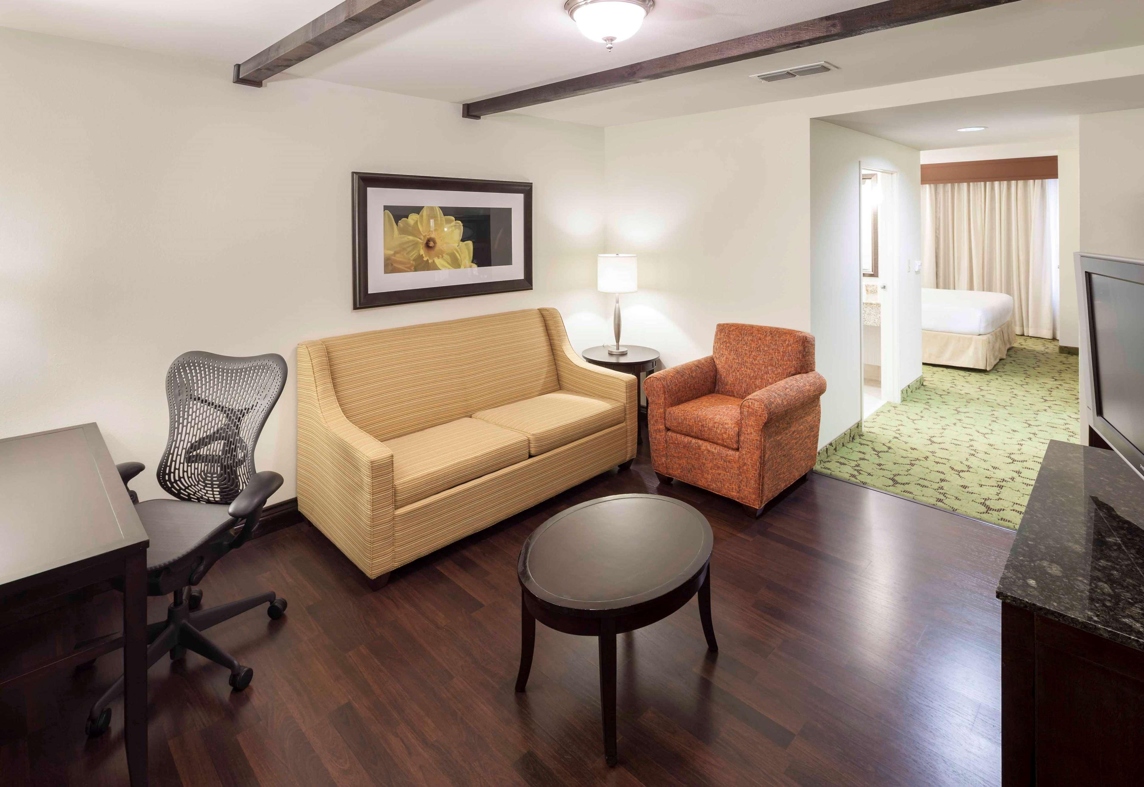 Hilton Garden Inn Dallas Lewisville Exterior photo