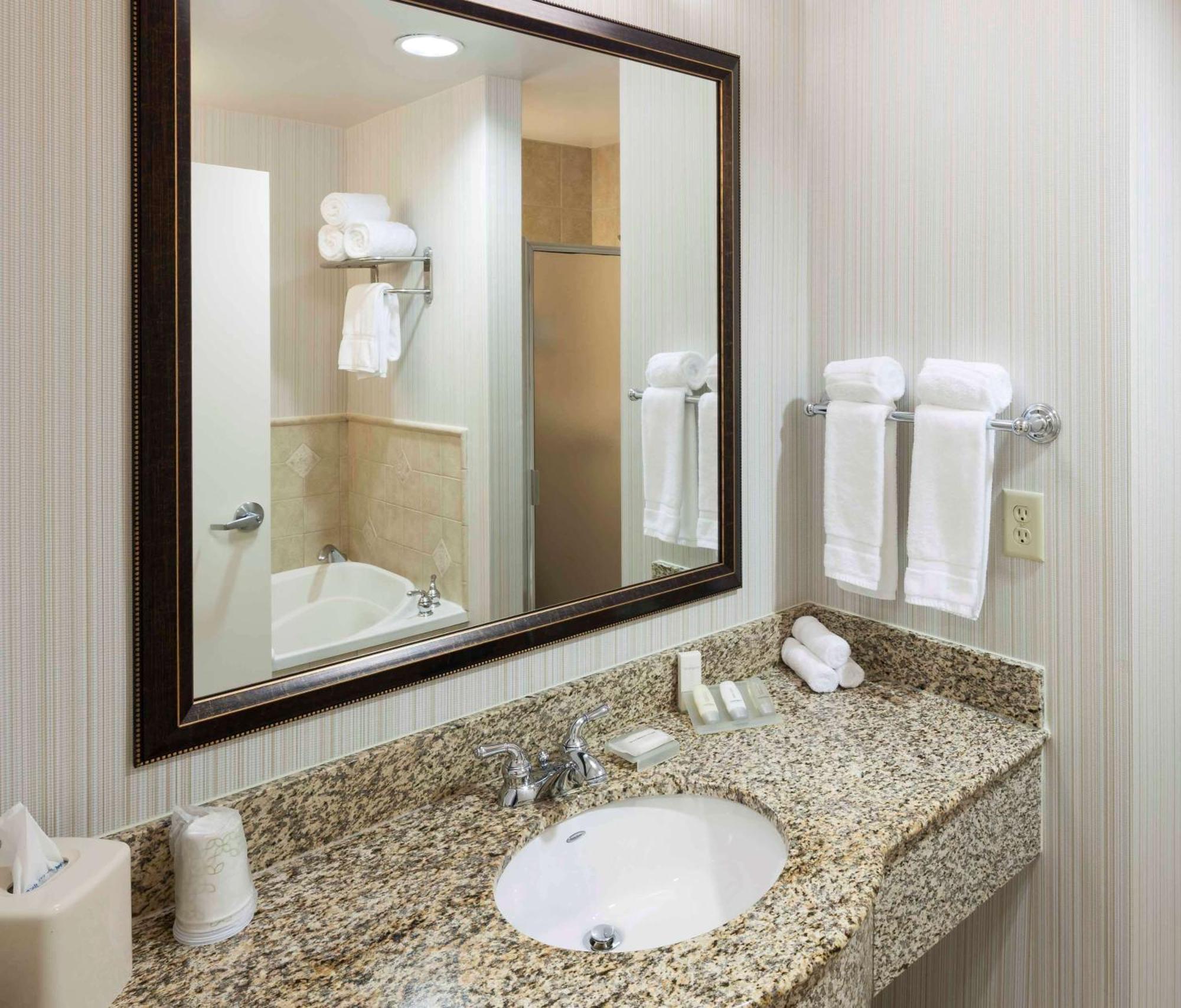 Hilton Garden Inn Dallas Lewisville Exterior photo